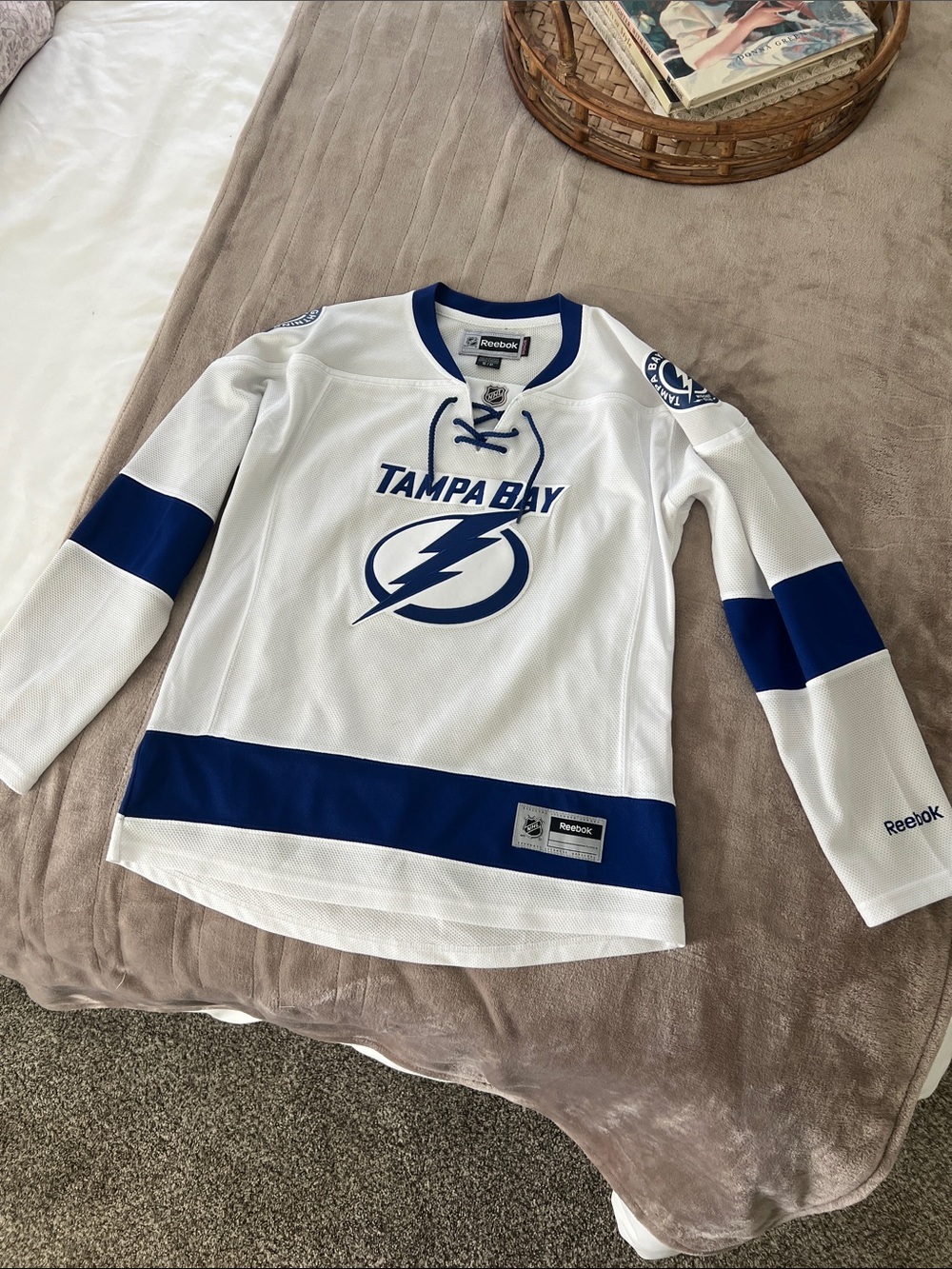 Reebok Tampa Bay Lightning women’s White and Blue Hockey Jersey